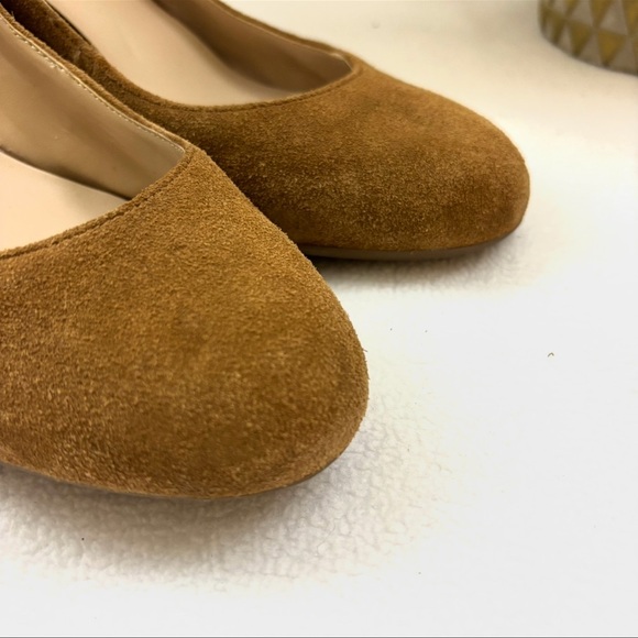 Franco Sarto Tan Suede 70’s” Closed Round Toe Slip On Wedge Heels Size 8.5 - Picture 3 of 12